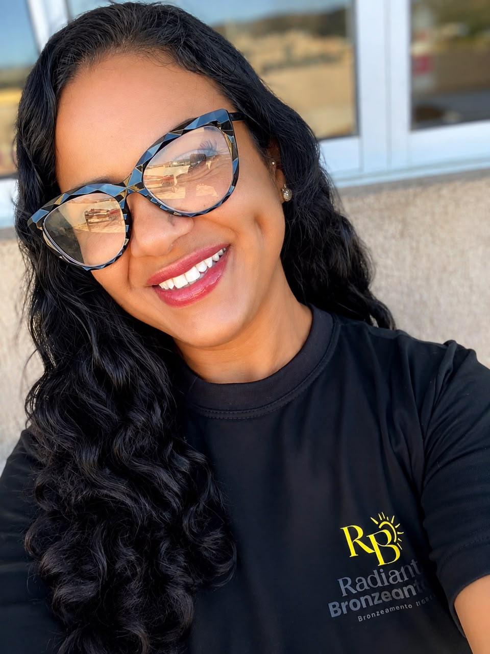 Kelly Cristina sorridente