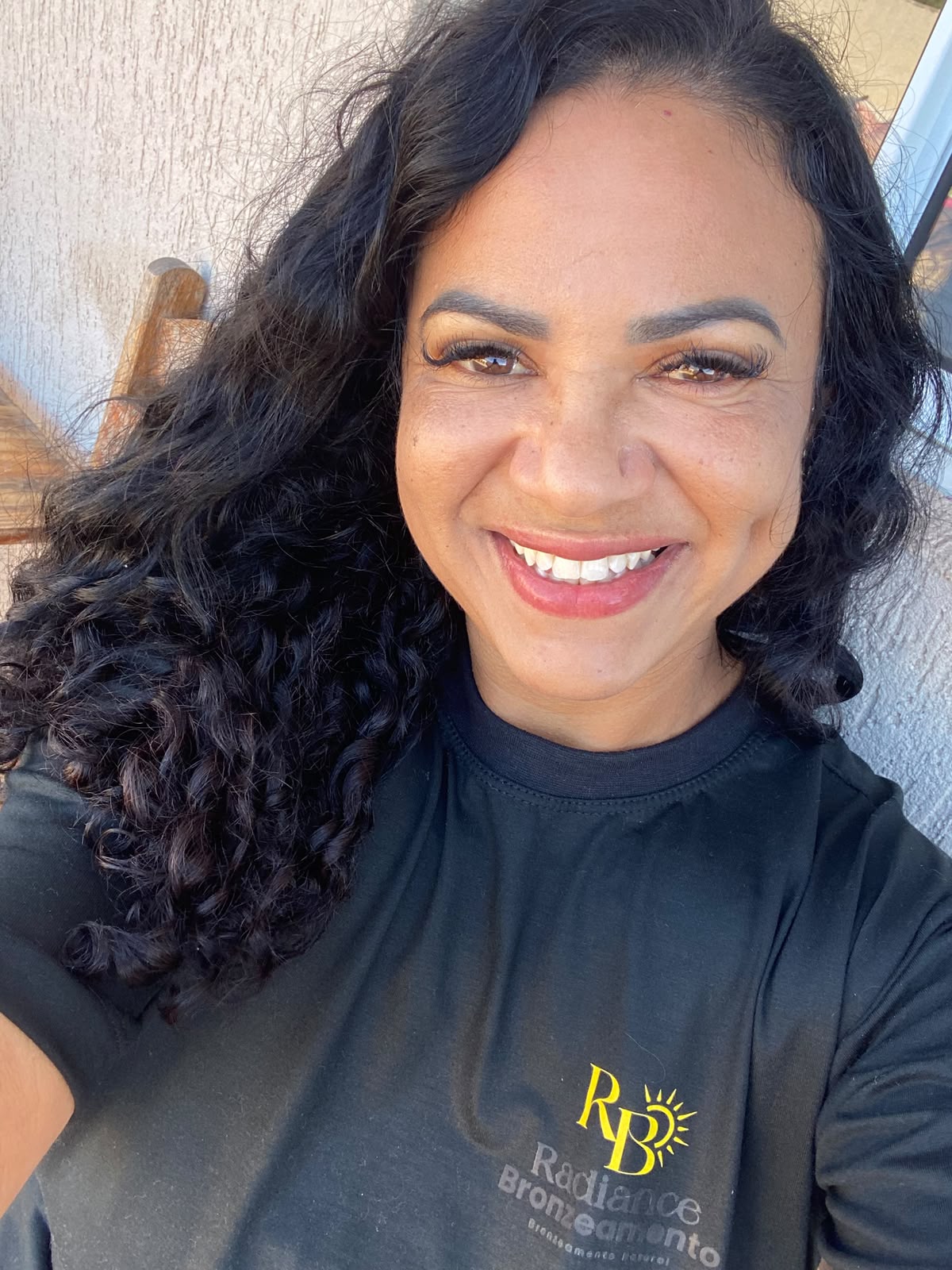 Kelly Cristina especialista em bronzeamento natural em BH